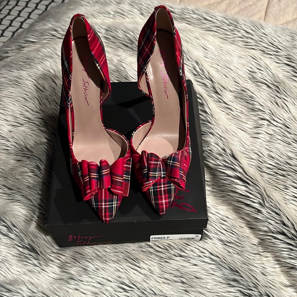 Betsy johnson prince red multi 10